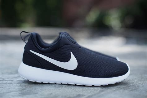 nike roshe run schwarz weiß sale|Nike Roshe sneakers on sale.